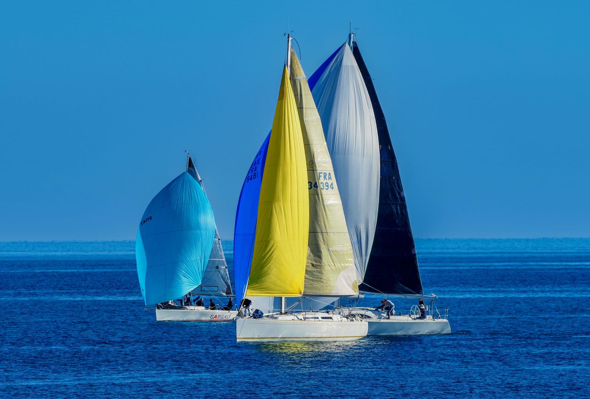 Team sailing boat leadership